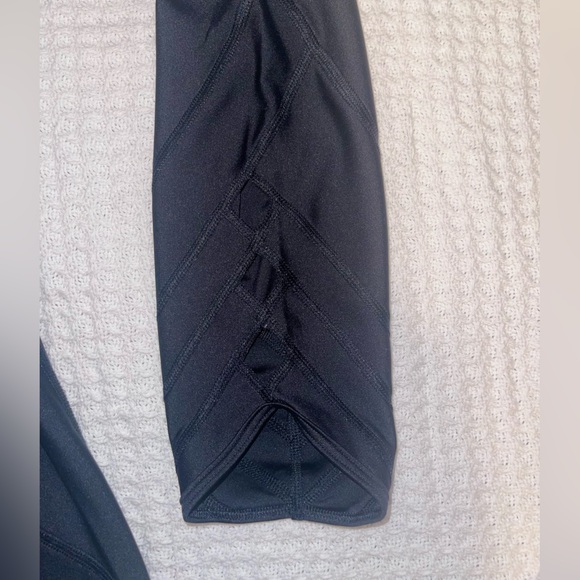 Under Armor Black 3/4 Legging - Picture 3 of 4